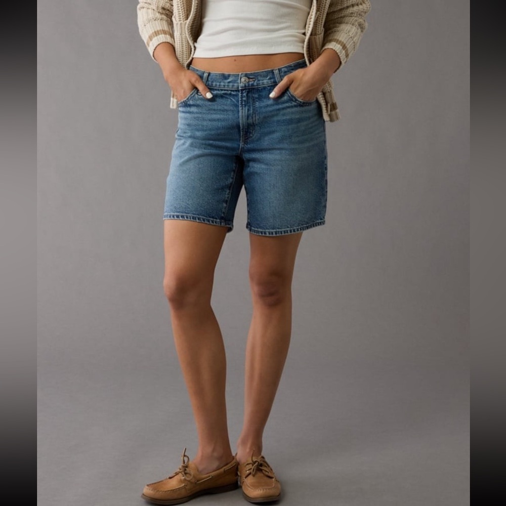 AE 8” Strigid Perfect Denim Bermuda Short NWT